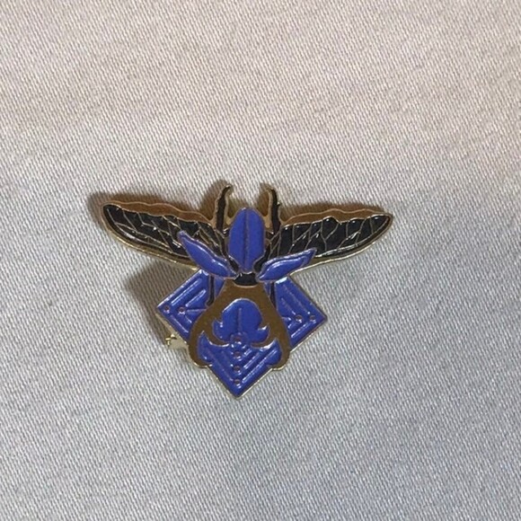 Rhino Beetle Lapel Pin Brooch - Picture 1 of 3